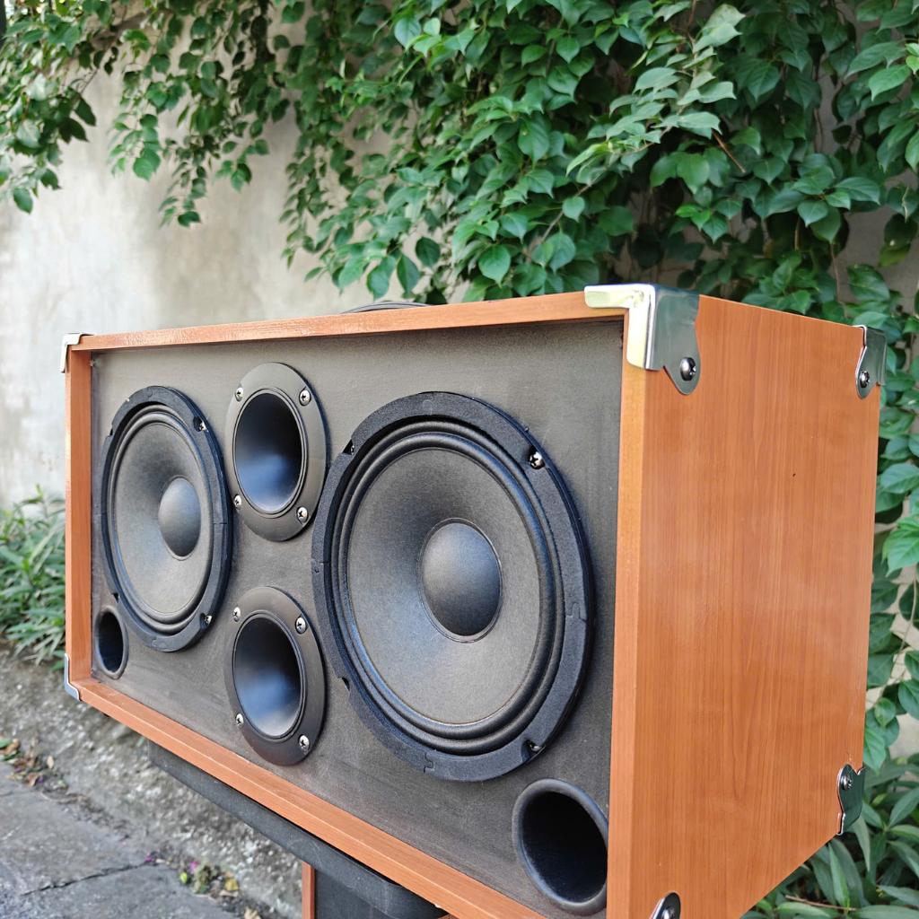 Loa xách tay karaoke Ontekco 2652 Gold - 4 đường tiếng, 2 bass 16,kèm 2 micro không dây 14 Thiet ke chua co ten 25